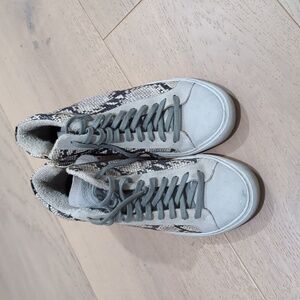 P448 high top snake print gray sneakers 39